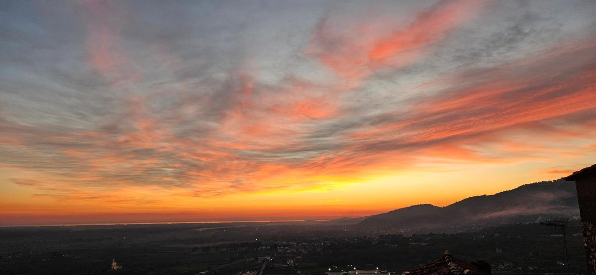 Oikos Guesthouse & Rooftop Suio Εξωτερικό φωτογραφία
